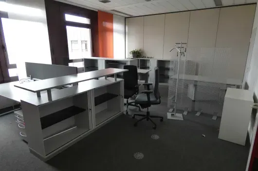 Arbeitsplatzset mit 4x elektrisch höhenverstellbarem Schreibtisch