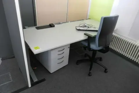 Workstation set with 1x electrically height-adjustable desk
