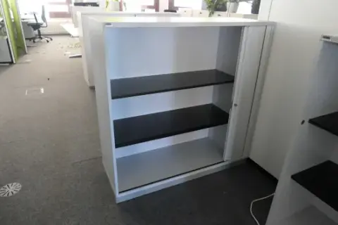 1x Sideboard