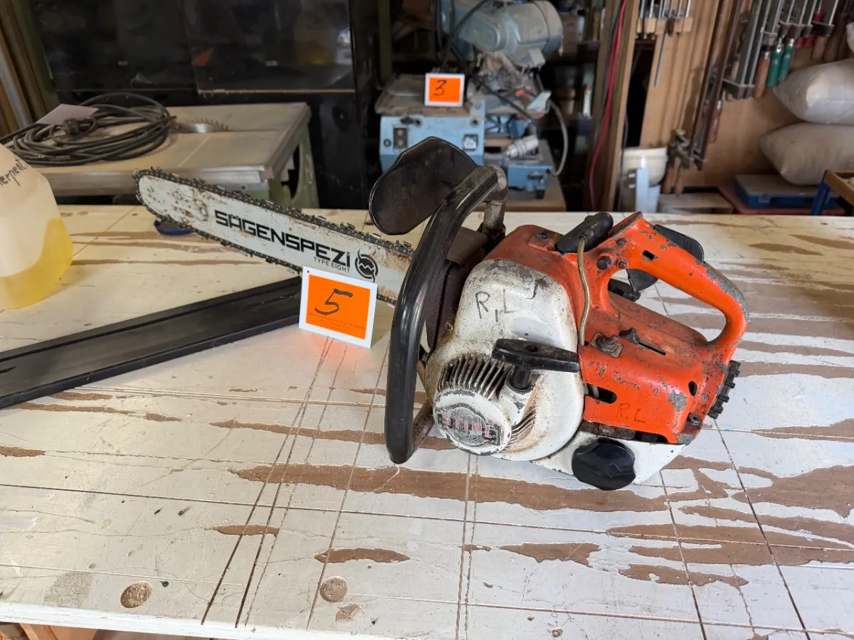 Petrol chainsaw (Stihl)