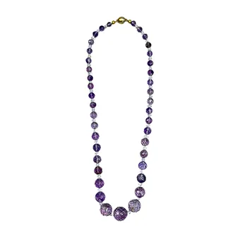 VIOLETTE PERLENKETTE MIT MAGNETVERSCHLUSS AUS 925ER SILBER.