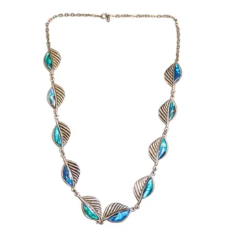 COLLIER MET BLADVORMIGE SCHAKELS EN PAUA-SCHELP INLEG