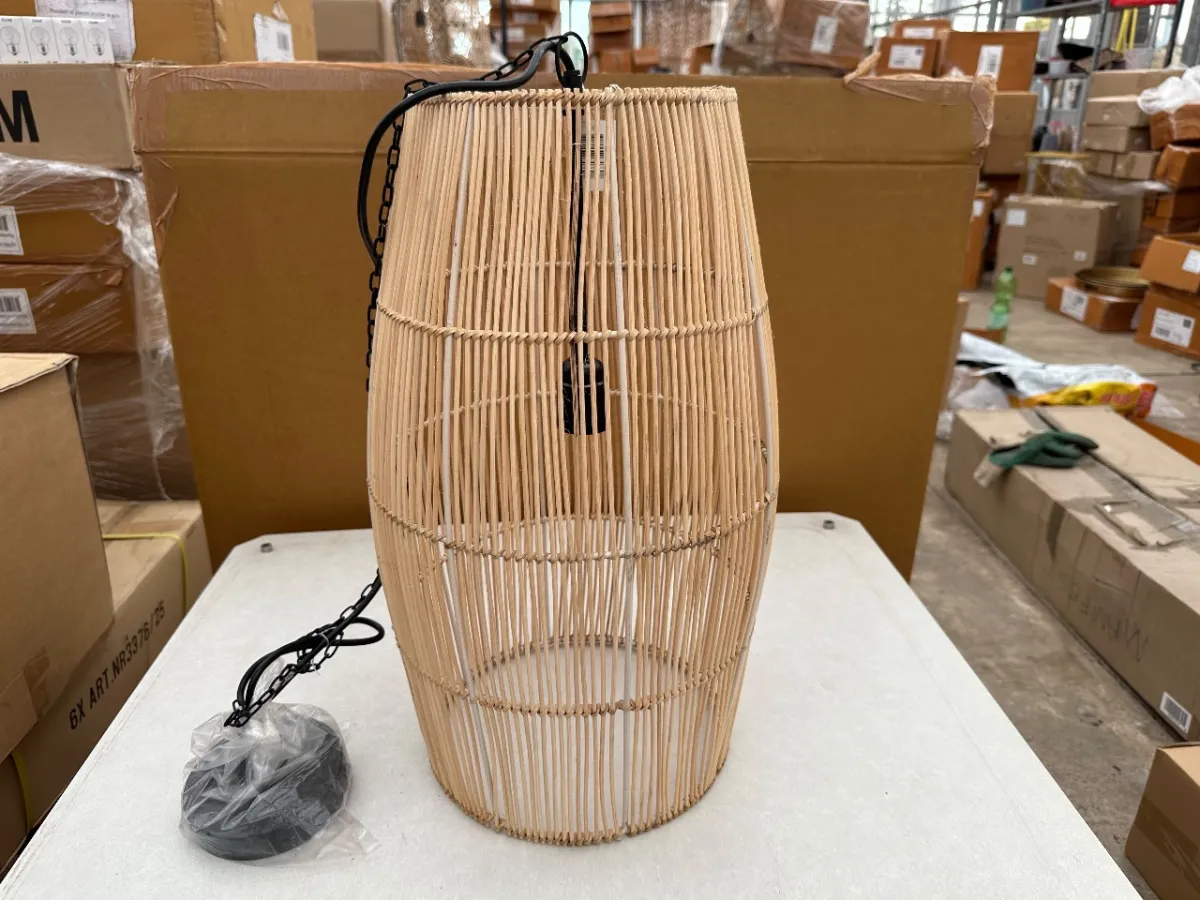 Wooden pendant lamp