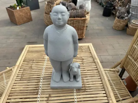 Lot of stone figures (2 pieces)
