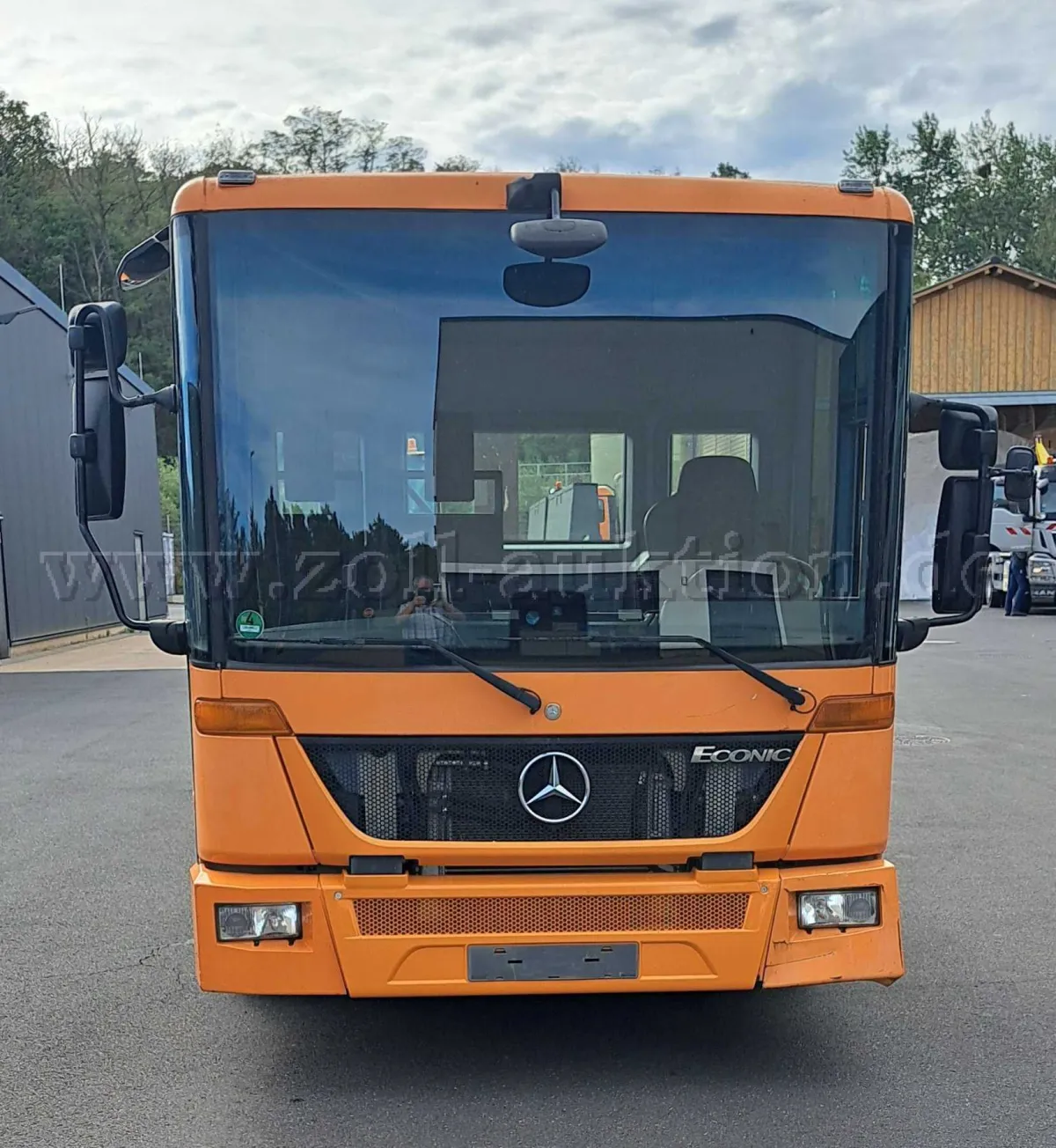 1 samochód VDL hakowiec na podwoziu Mercedes Econic