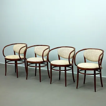 MICHAEL THONET. Thonet, vier Esszimmerstühle / Stühle, Modell '210 P, Bugholz, Polster, Deutschland (4).