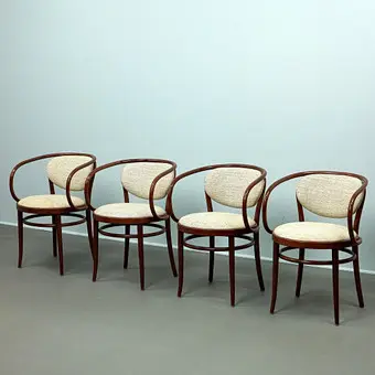 MICHAEL THONET. Thonet, čtyři jídelní židle, model '210 P', ohýbané dřevo, čalounění, Německo (4).
