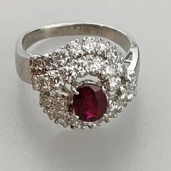 Bague en rubis somptueuse avec diamants