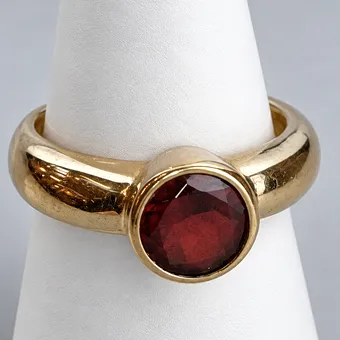 Bague grenat - or jaune 585/000 (14 K).