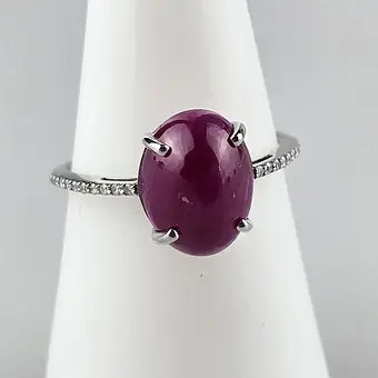 Bague rubis et diamant en platine 950, env. 5,78 ct.