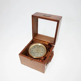 A. LANGE UND SÖHNE, GLASHÜTTE DRESDEN. Marinechronometer, nr. 5423, eikenhout, messing, circa 1910, Duitsland (2).