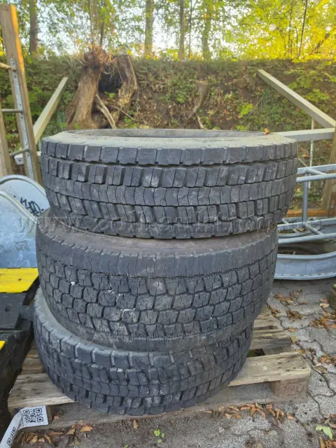 1 jeu de pneus 305/70 R22.5 (DOT DN9B AA4W 2015) Good Year