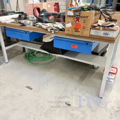 Établis avec armoire en acier (sans contenu !)
