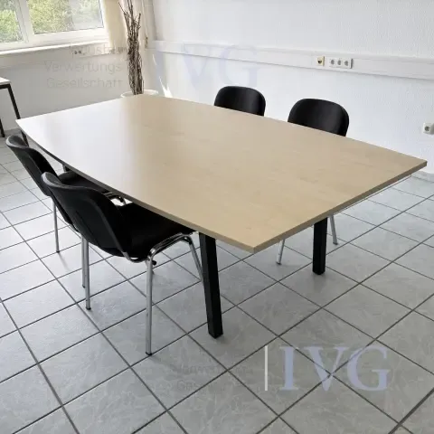 Salle de réunion avec projecteur BENQ