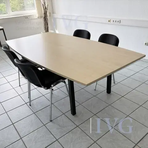 Salle de réunion avec projecteur BENQ