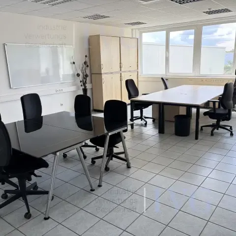 Équipement de bureau table de réunion - bureaux - chaises - armoires
