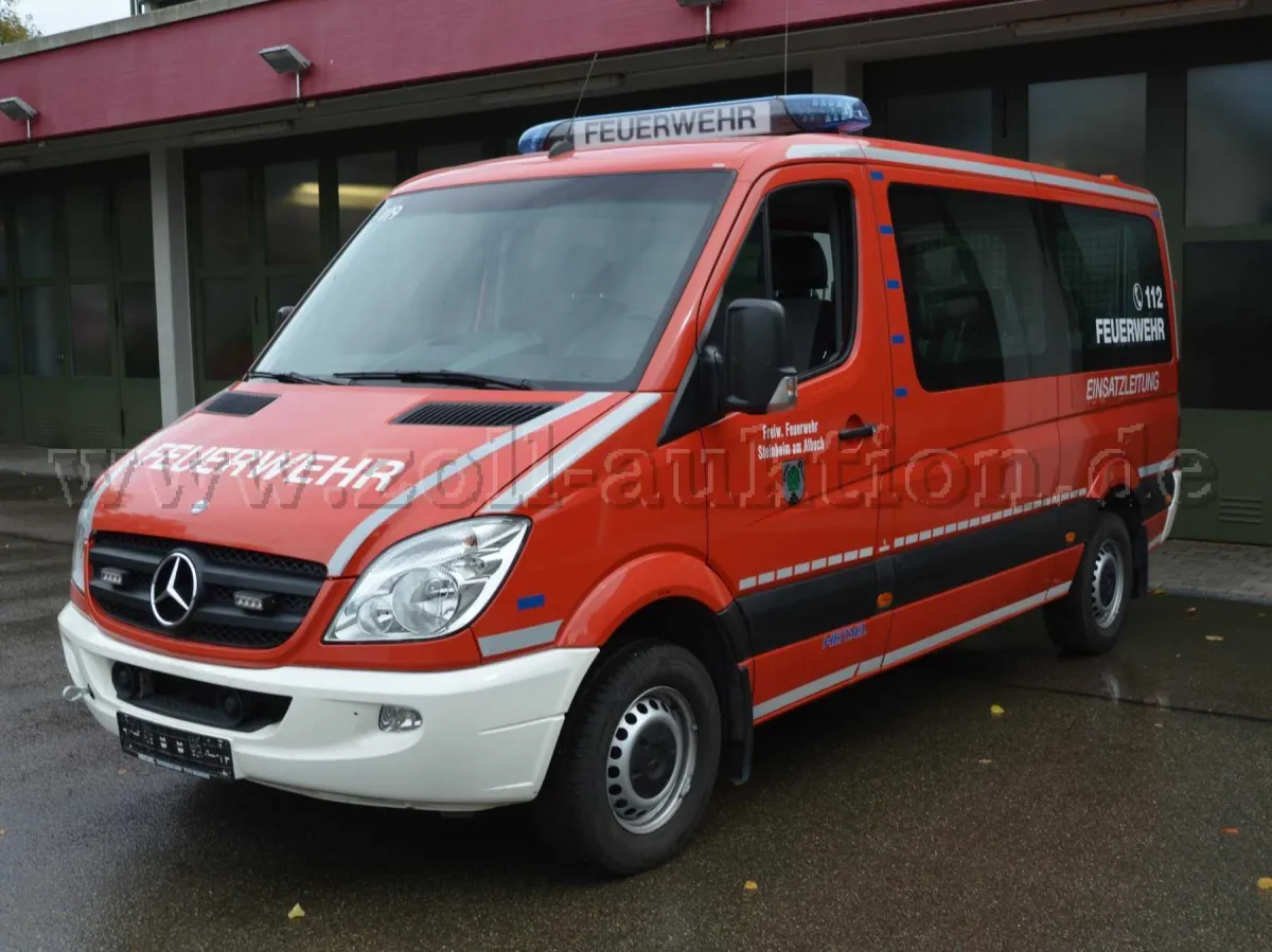 1 Mercedes Benz Sprinter 315 CDI crew transport vehicle with engine damage