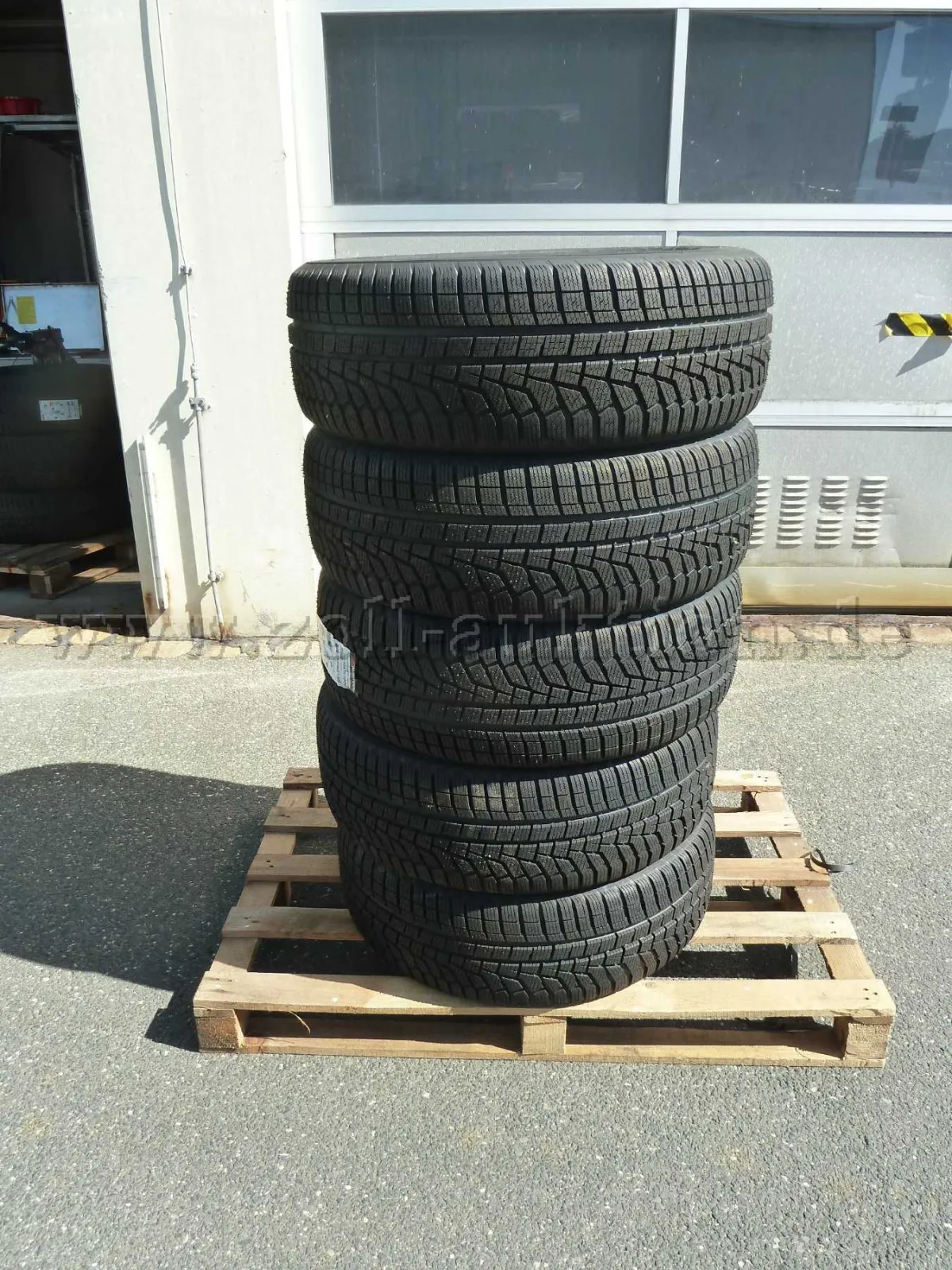 5 opon zimowych Hankook 255/65 R16 109H
