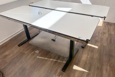 Elektricky výškově nastavitelný stůl