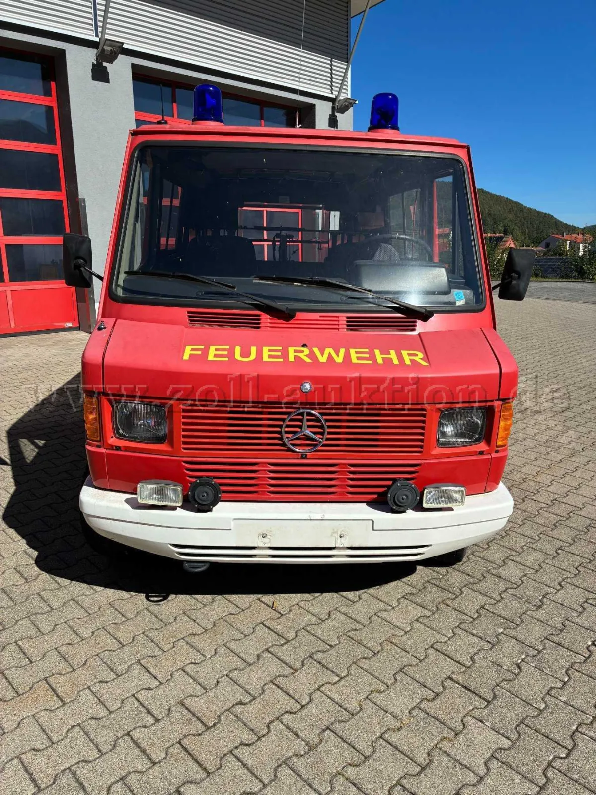 1 portable fire pump vehicle -TSF- Mercedes Benz Bachert body