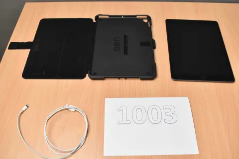 1 Apple iPad 8-го поколения A2270 32 ГБ – 10,2" (25,91 см)
