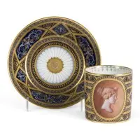 Tasse très fine avec portrait de femme et soucoupe