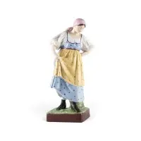 Figurine « Jeune femme dansant »