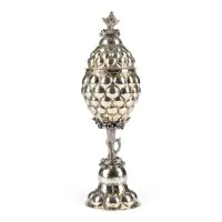 COUPE COUVERTE EN FORME DE RAISIN AVEC BOUTON DOUBLE AIGLE