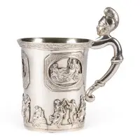 Grande tasse à anse avec décor antiquisant et ménades dansantes