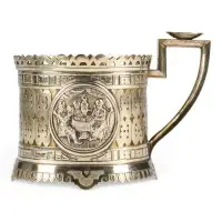 Fin support à verre à thé avec buveurs de thé et samovar