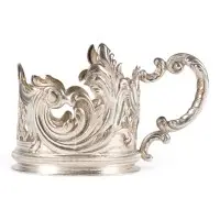 Masivní držák na čajovou sklenici s rokajovými ornamenty