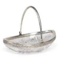 Met zilver beslagen handvatmand
