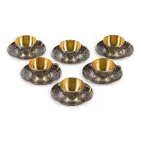 Zes niello kopjes en schotels met plantaardig decor