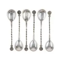 Zes theelepels met gedraaide steel