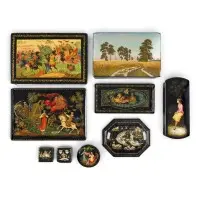 Collectie van acht lakdozen en één lakbroche