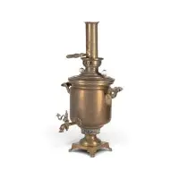Samovar met een verwarmingsbuisverlenging