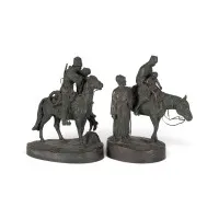Paire de sculptures : 'Baiser d'adieu' et 'Première leçon d'équitation'