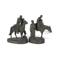 Paar sculpturen: 'Afscheidskus' en 'Eerste rijles'