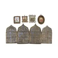 Collection de quatre objets en filigrane et d'un tétraptyque en bronze