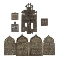 SAMMLUNG VON FÜNF BRONZE-IKONEN: KRUZIFIX, FESTTAGE SOWIE HEILIGER NIKOLAUS VON MYRA