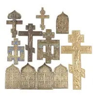 Collection de huit icônes en bronze : crucifix et fêtes