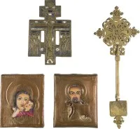 Čtyřdílná sbírka: koptský ruční kříž, domácí kříž a dvě ikony s okladem