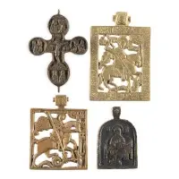 Collection de quatre icônes en bronze : crucifix, Christ Pantocrator et saint Georges terrassant le dragon