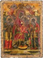 GROSSE DATIERTE IKONE MIT DER THRONENDEN GOTTESMUTTER FLANKIERT VON DEN HEILIGEN DEMETRIOS UND PANTELEIMON