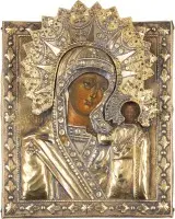 Petite icône de la Mère de Dieu de Kazan (Kazanskaïa) avec oklad et deux plaquettes d'émail avec abréviations 'IC' et 'XC'