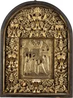 Icône de l'apparition de la Mère de Dieu à saint Serge de Radonège avec oklad dans une vitrine