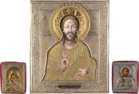 DREI IKONEN MIT OKLAD: CHRISTUS PANTOKRATOR UND GOTTESMUTTER VON KASAN (KASANSKAJA)
