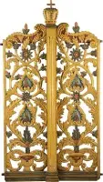 Porte royale monumentale d'une iconostase d'église avec les quatre évangélistes
