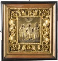 Icône de saint Jean le Guerrier flanqué des saints Avraamij Smolenskij et Charalampos avec oklad dans un kiot