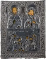 KLEINE DREIFELDER-IKONE MIT SILBER-OKLAD: HEILIGER NIKOLAUS VON MYRA, GOTTESMUTTER FEODOROWSKAJA UND ENTHAUPTUNG JOHANNES DES VORLÄUFERS
